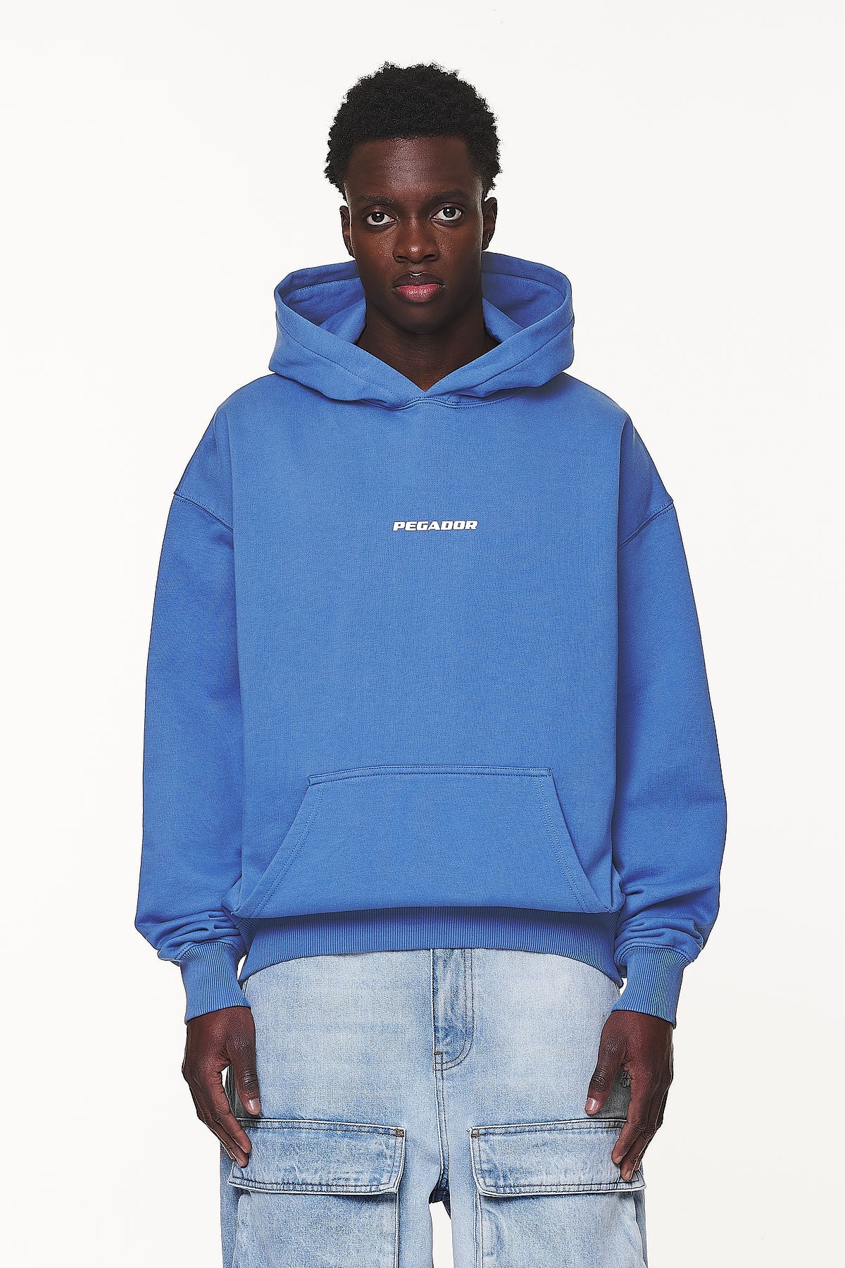 Pegador Colne Logo Oversized Hoodie Washed Retro Blue Seitenansicht aus der Never Too Late Kollektion für Herren