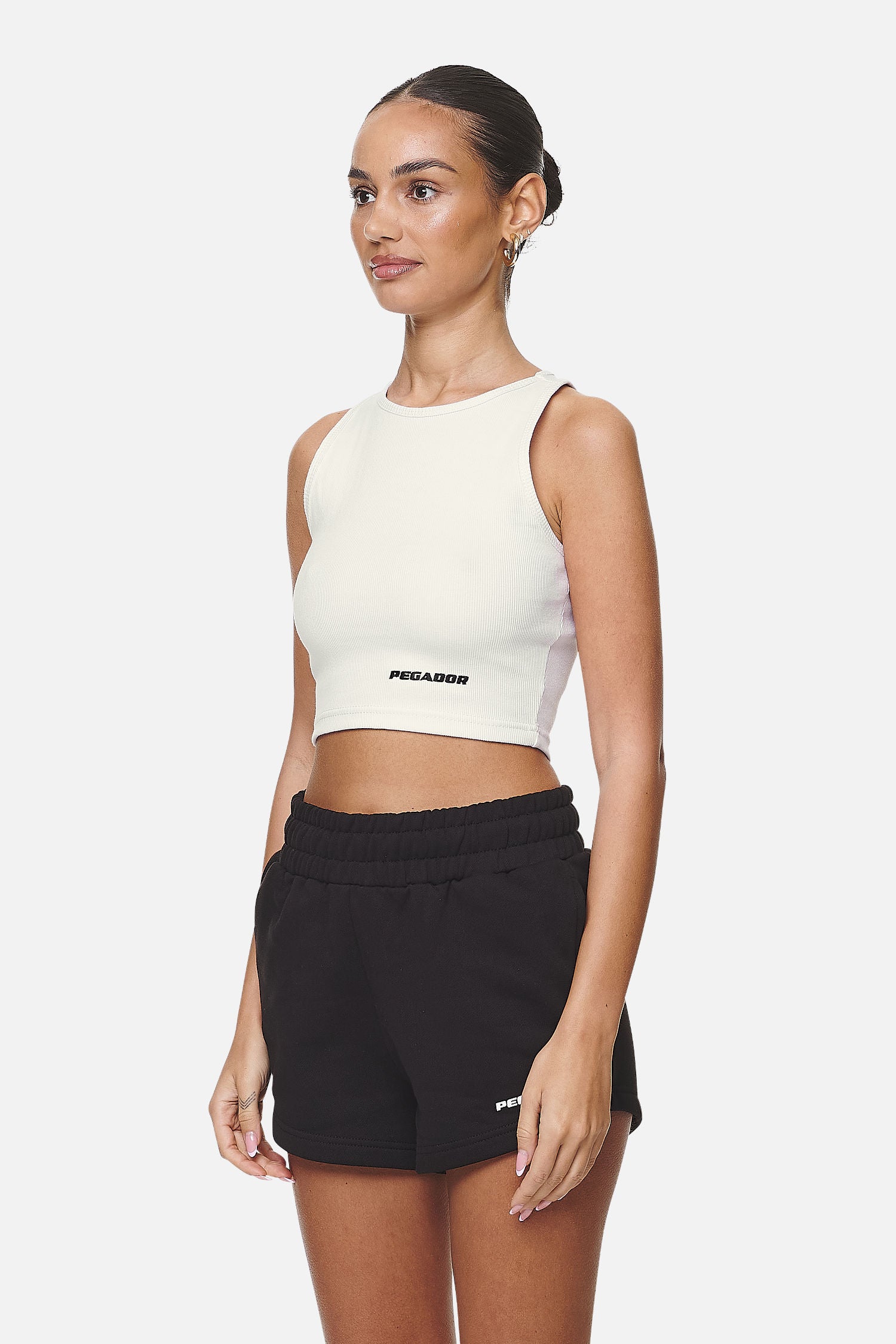 Pegador Ayla Crop Top Washed Coconut Milk Black Seitenansicht aus der Never Too Late Kollektion für DaHerren