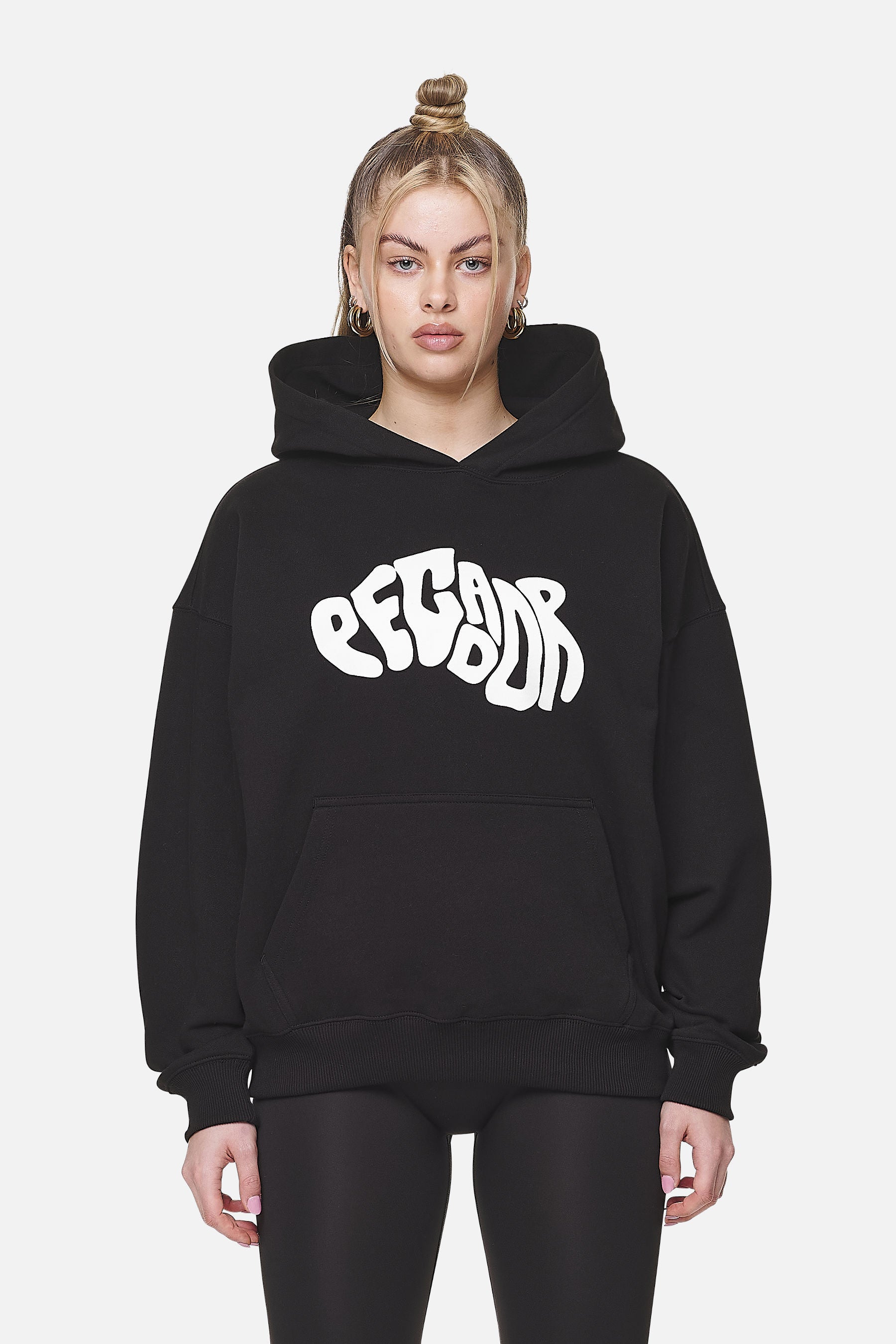 Pegador Paluma Oversized Hoodie Black Seitenansicht aus der Never Too Late Kollektion für DaHerren