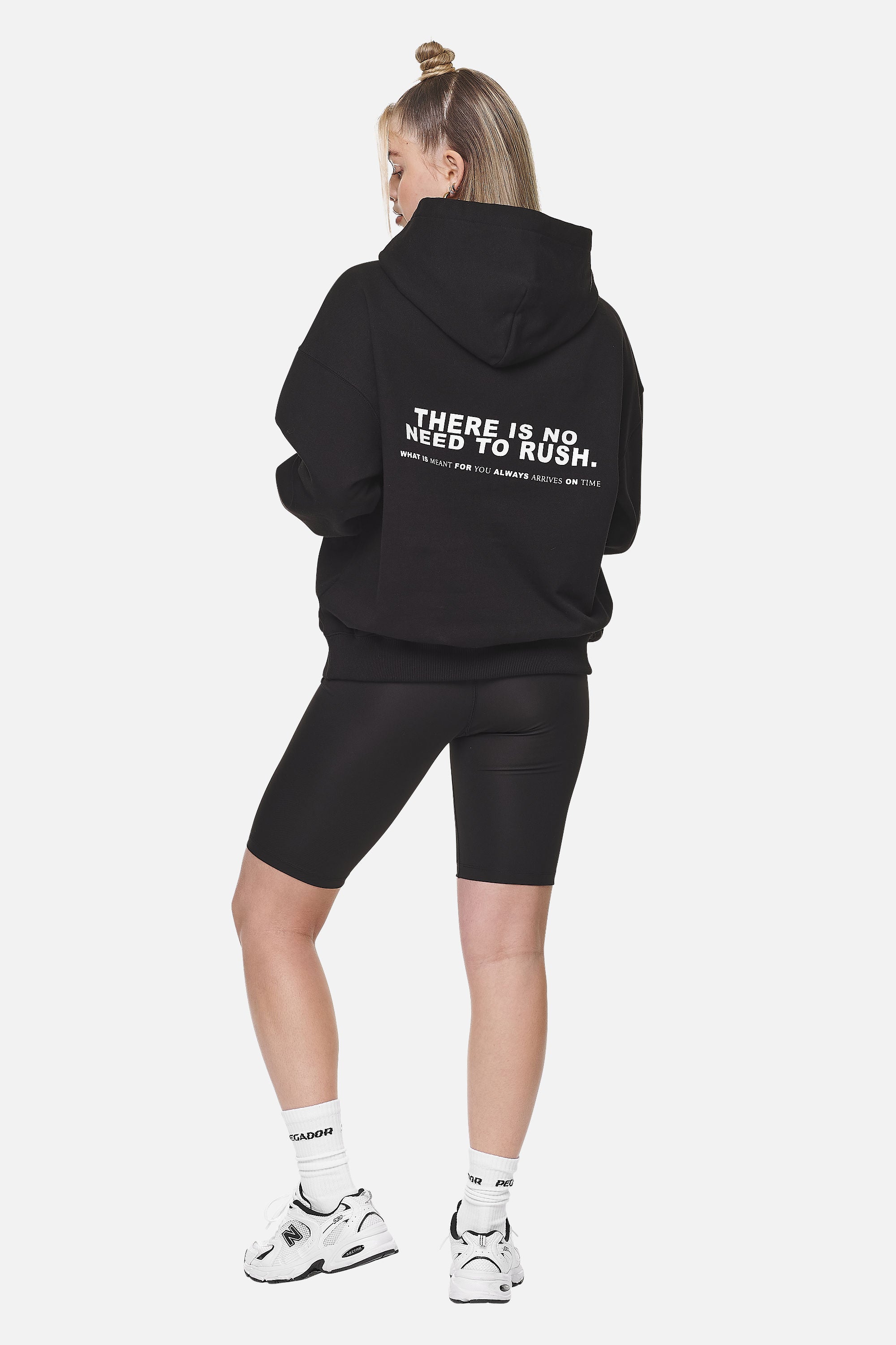 Pegador Paluma Oversized Hoodie Black Detailshot aus der Never Too Late Kollektion für DaHerren