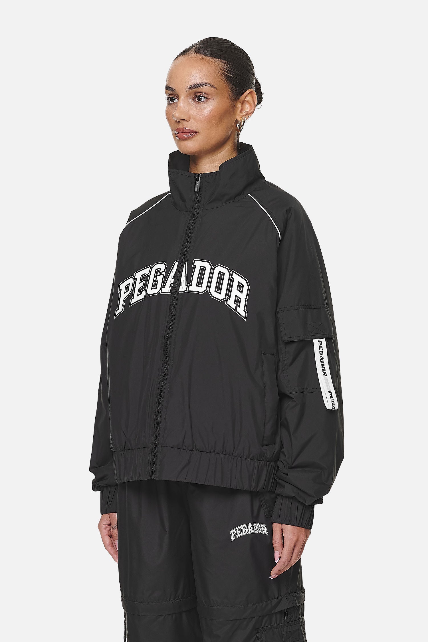 Pegador Bulman Tracksuit Jacket Black Seitenansicht aus der Never Too Late Kollektion für DaHerren