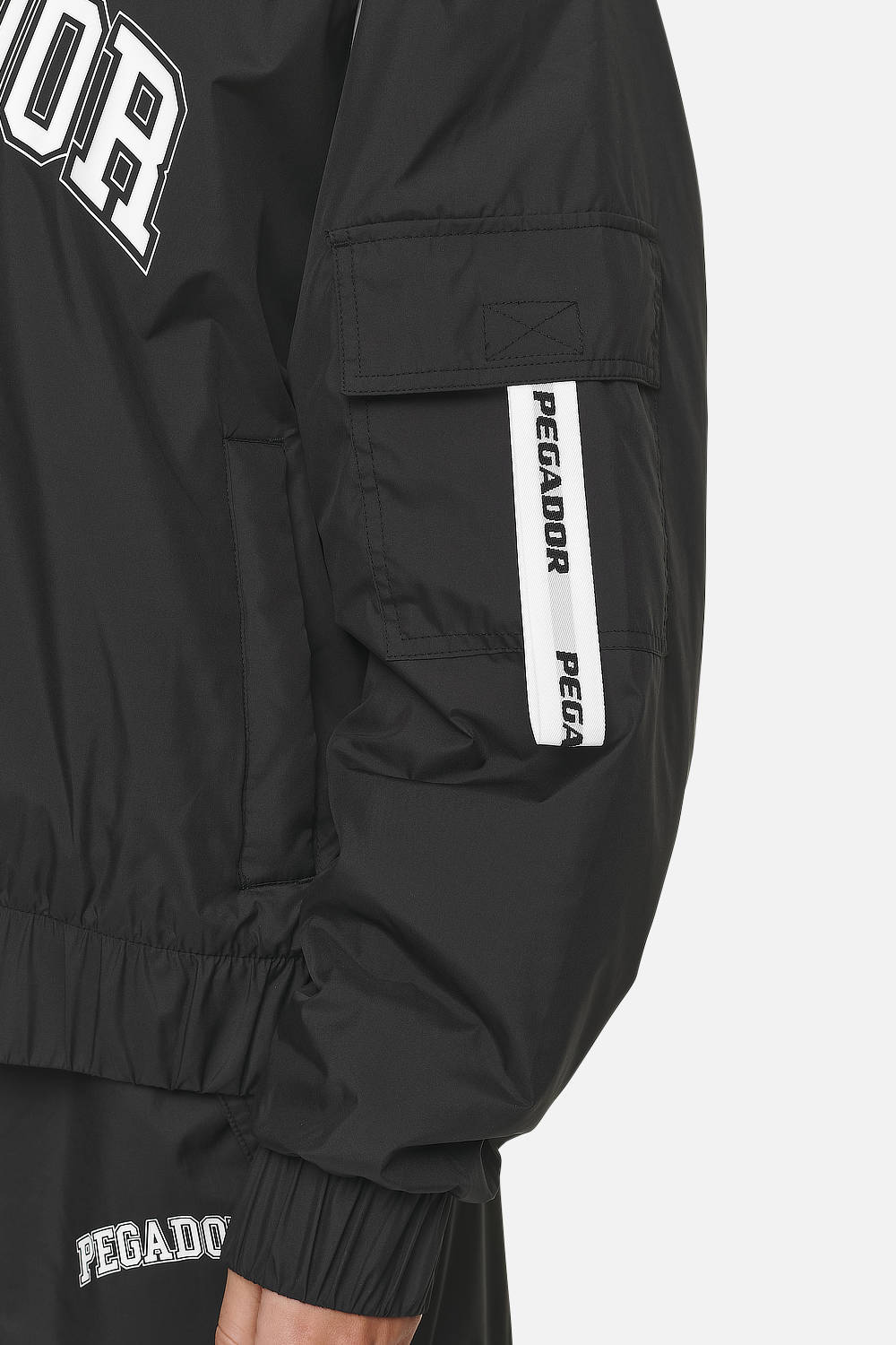 Pegador Bulman Tracksuit Jacket Black Detailshot aus der Never Too Late Kollektion für DaHerren