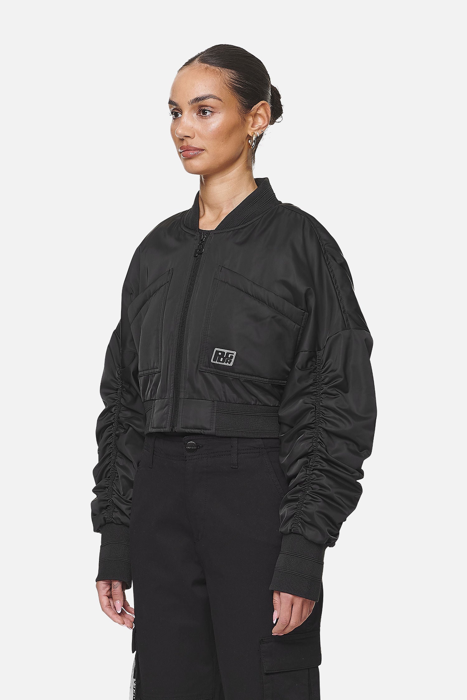 Pegador Laura Cropped Ruffed Oversized Jacket Black Gegenansicht aus der Never Too Late Kollektion für DaHerren