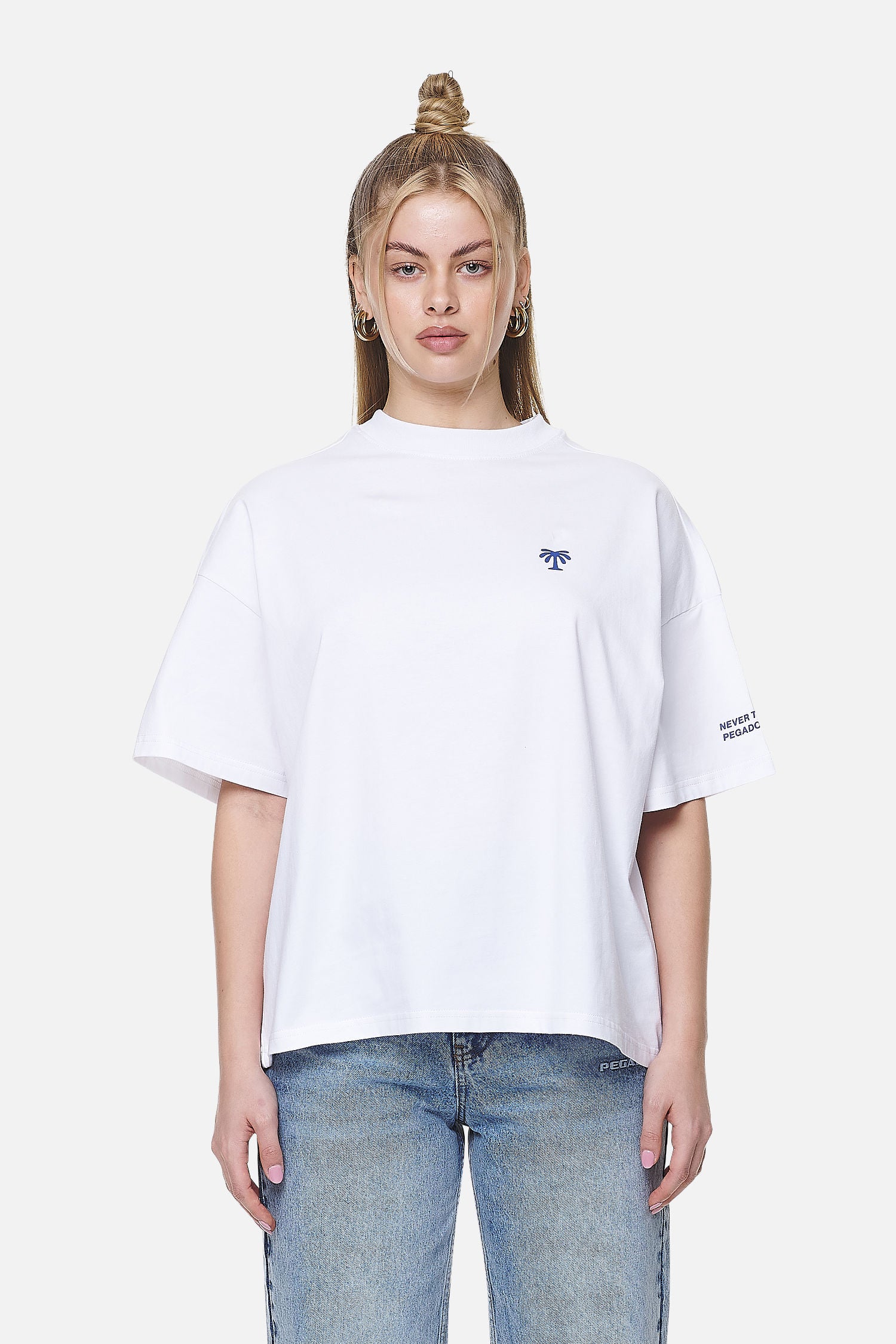 Pegador Palmyra Heavy Oversized Tee White Seitenansicht aus der Never Too Late Kollektion für DaHerren