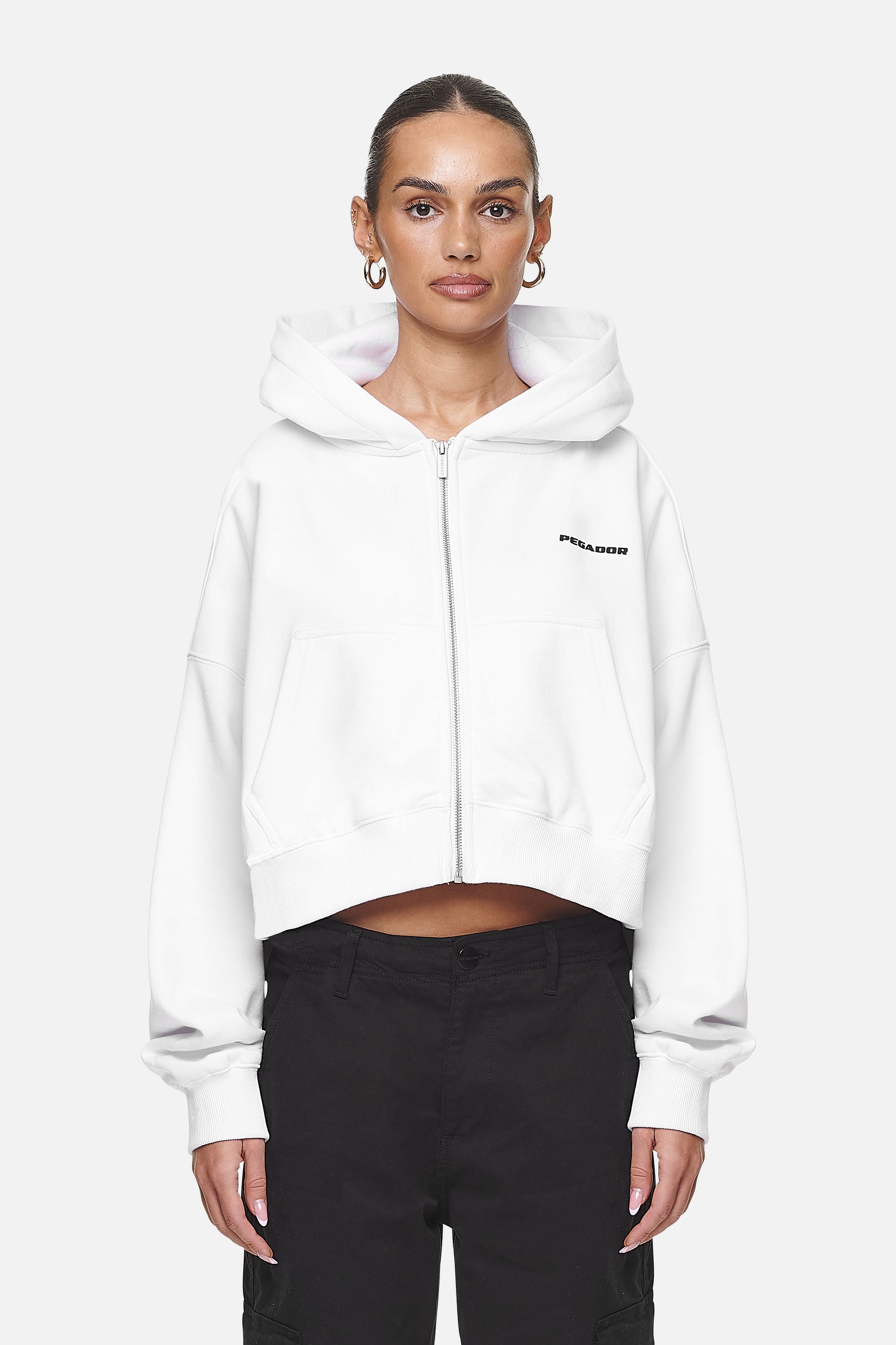 Pegador Marla Cropped Zip Hoodie White Black Gum Hauptansicht aus der Never Too Late Kollektion für DaHerren