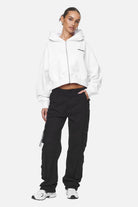 Pegador Marla Cropped Zip Hoodie White Black Gum Ganzkörper Bild aus der Never Too Late Kollektion für DaHerren