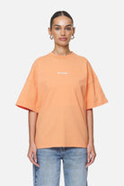 Pegador Arendal Logo Heavy Oversized Tee Washed Apricot White Seitenansicht aus der Never Too Late Kollektion für DaHerren