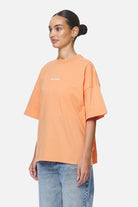 Pegador Arendal Logo Heavy Oversized Tee Washed Apricot White Gegenansicht aus der Never Too Late Kollektion für DaHerren