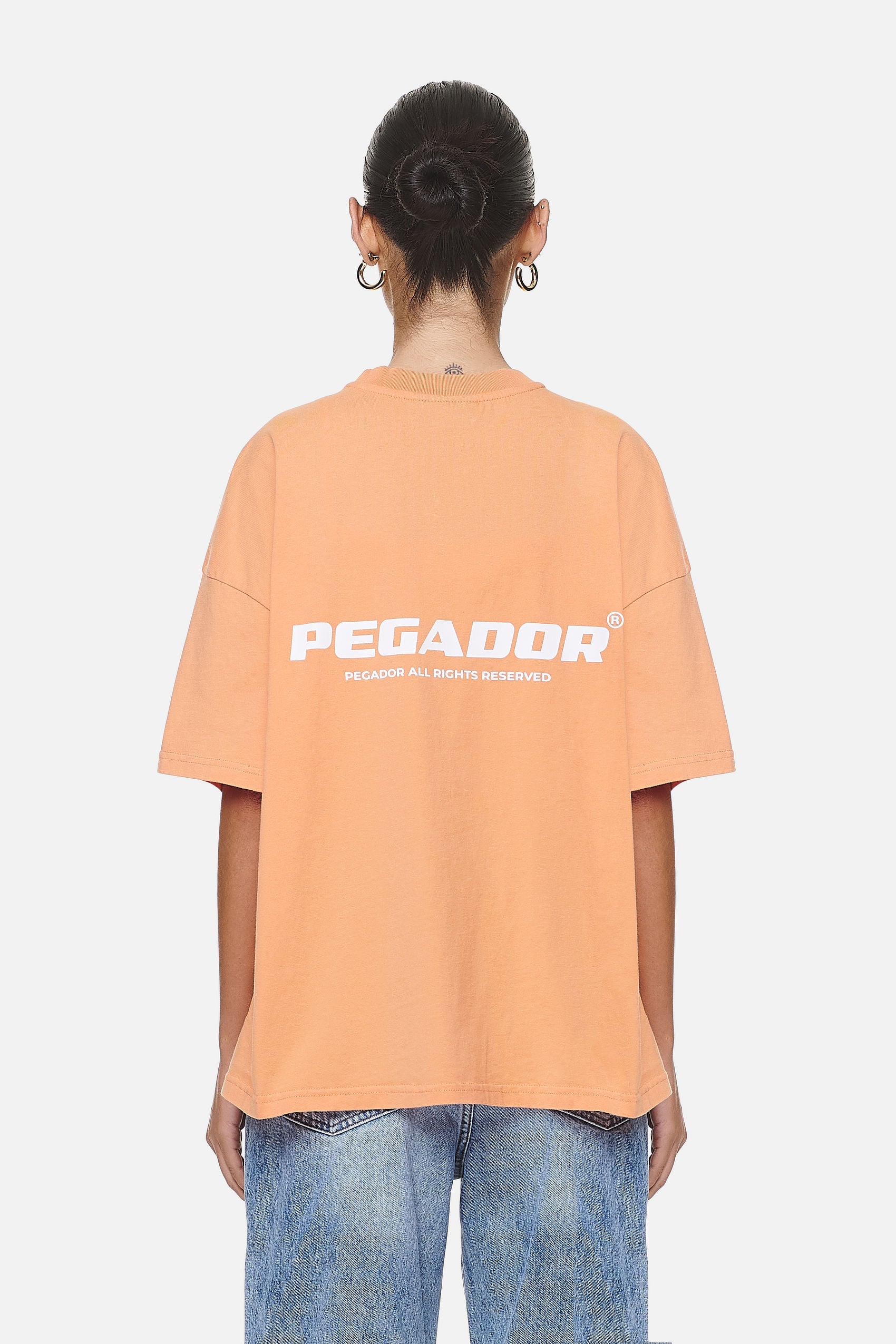 Pegador Arendal Logo Heavy Oversized Tee Washed Apricot White Hauptansicht aus der Never Too Late Kollektion für DaHerren