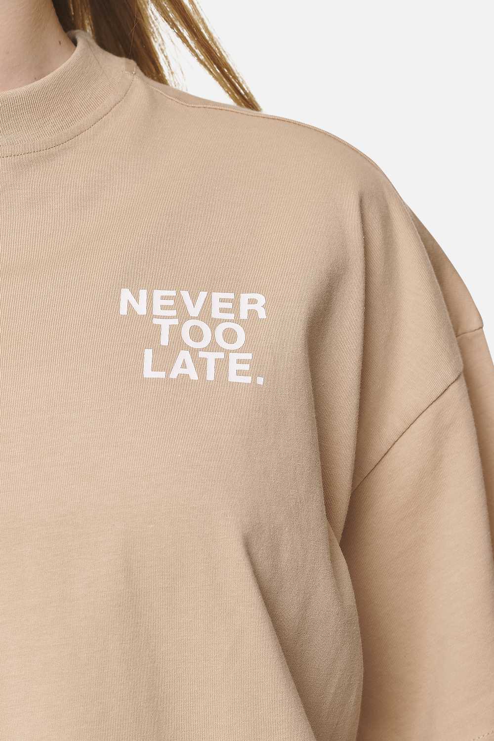 Pegador Airville Heavy Oversized Tee Washed Safari Sand Detailshot aus der Never Too Late Kollektion für DaHerren