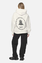 Pegador Palmyra Oversized Hoodie Washed Coconut Milk Detailshot aus der Never Too Late Kollektion für DaHerren