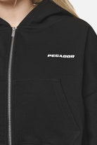 Pegador Marla Cropped Zip Hoodie Black White Gum Detailshot aus der Never Too Late Kollektion für DaHerren