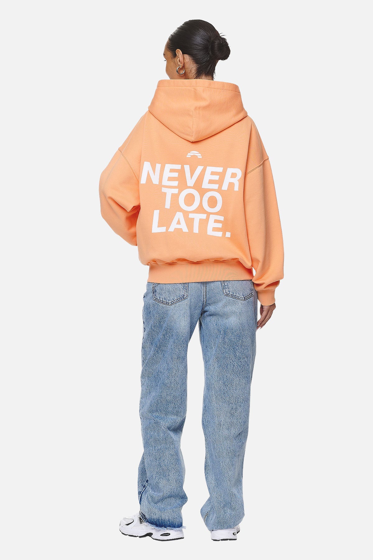 Pegador Airville Oversized Zip Hoodie Washed Apricot Detailshot aus der Never Too Late Kollektion für DaHerren