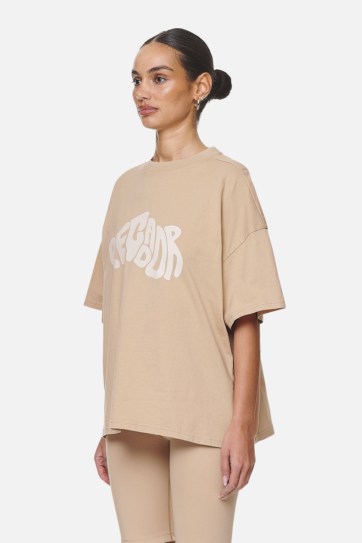 Pegador Paluma Heavy Oversized Tee Washed Safari Sand Gegenansicht aus der Never Too Late Kollektion für DaHerren