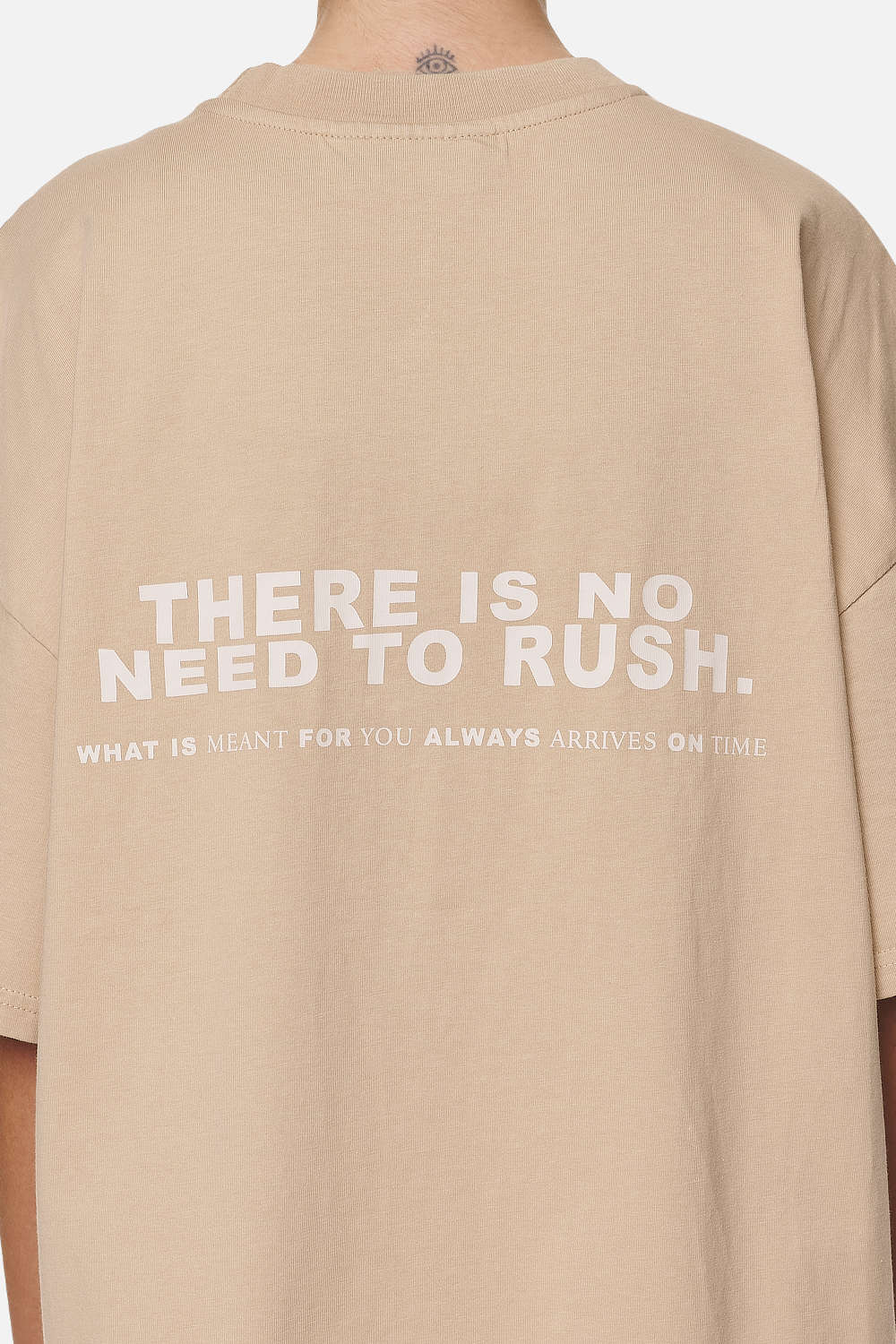 Pegador Paluma Heavy Oversized Tee Washed Safari Sand Detailshot aus der Never Too Late Kollektion für DaHerren