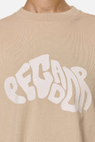 Pegador Paluma Heavy Oversized Tee Washed Safari Sand Detailshot aus der Never Too Late Kollektion für DaHerren