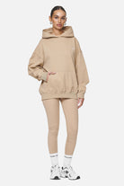 Pegador Berri Oversized Hoodie Washed Safari Sand Ganzkörper Bild aus der Never Too Late Kollektion für DaHerren