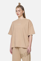 Pegador Arendal Logo Heavy Oversized Tee Washed Safari Sand White Gegenansicht aus der Never Too Late Kollektion für DaHerren