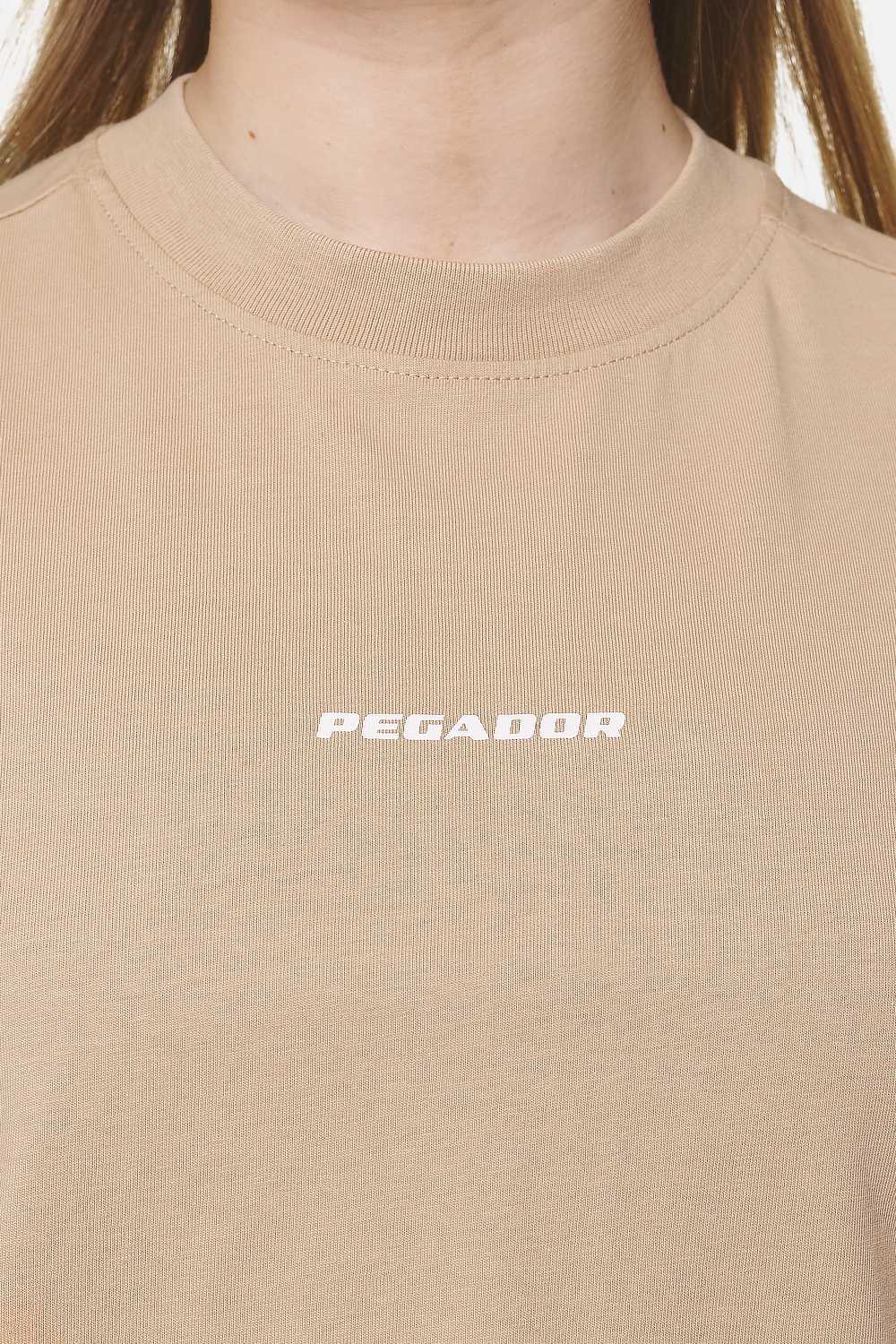 Pegador Arendal Logo Heavy Oversized Tee Washed Safari Sand White Detailshot aus der Never Too Late Kollektion für DaHerren