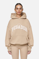 Pegador Wayruna Oversized Hoodie Washed Safari Sand Hauptansicht aus der Never Too Late Kollektion für DaHerren