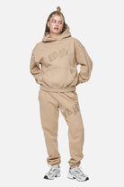 Pegador Julago Oversized Hoodie Washed Safari Sand Ganzkörper Bild aus der Never Too Late Kollektion für DaHerren