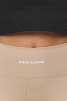 Pegador Kilgra Leggings Safari Sand Detailshot aus der Never Too Late Kollektion für DaHerren