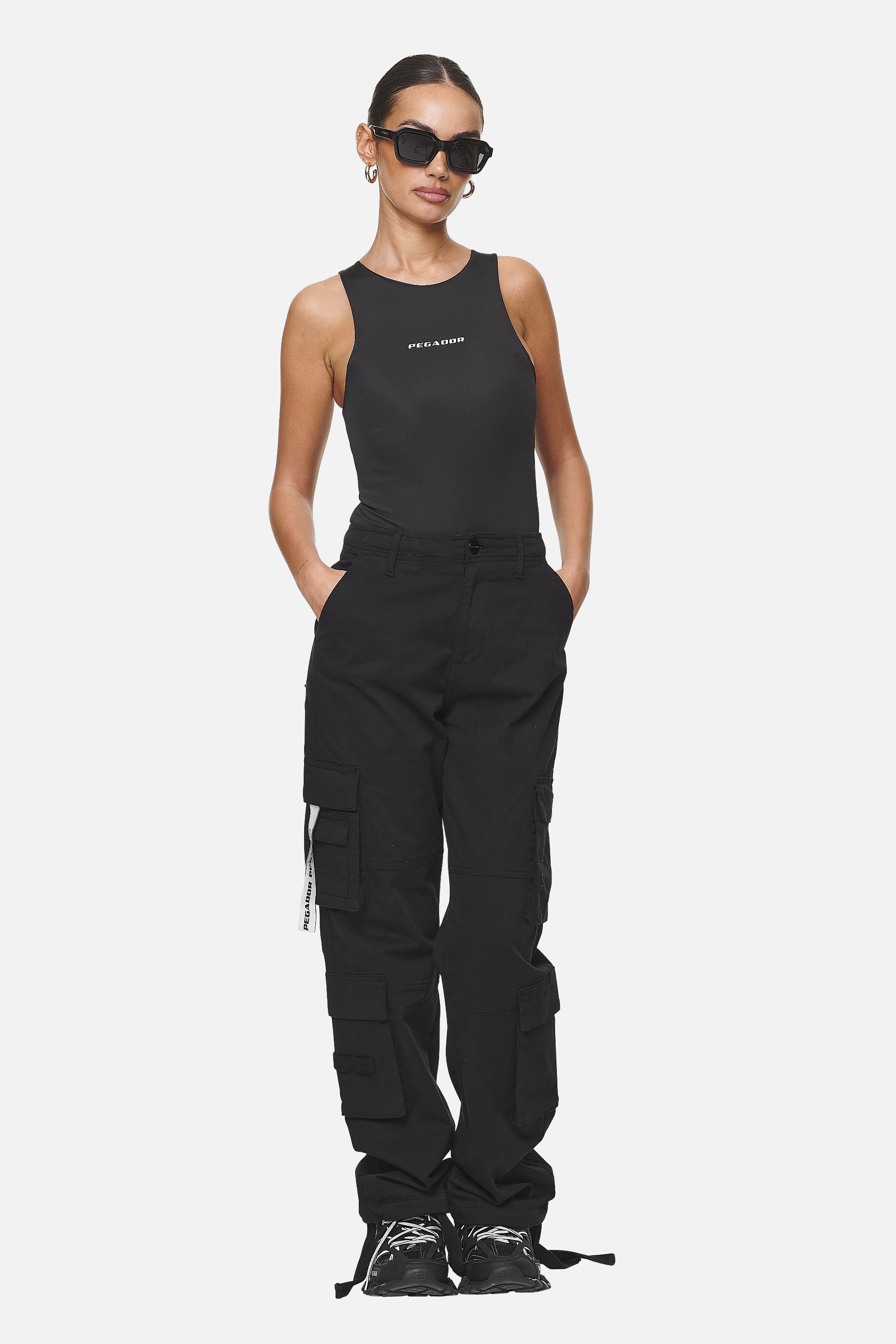 Pegador Tanami Wide Cargo Pants Black Detailshot aus der Never Too Late Kollektion für DaHerren