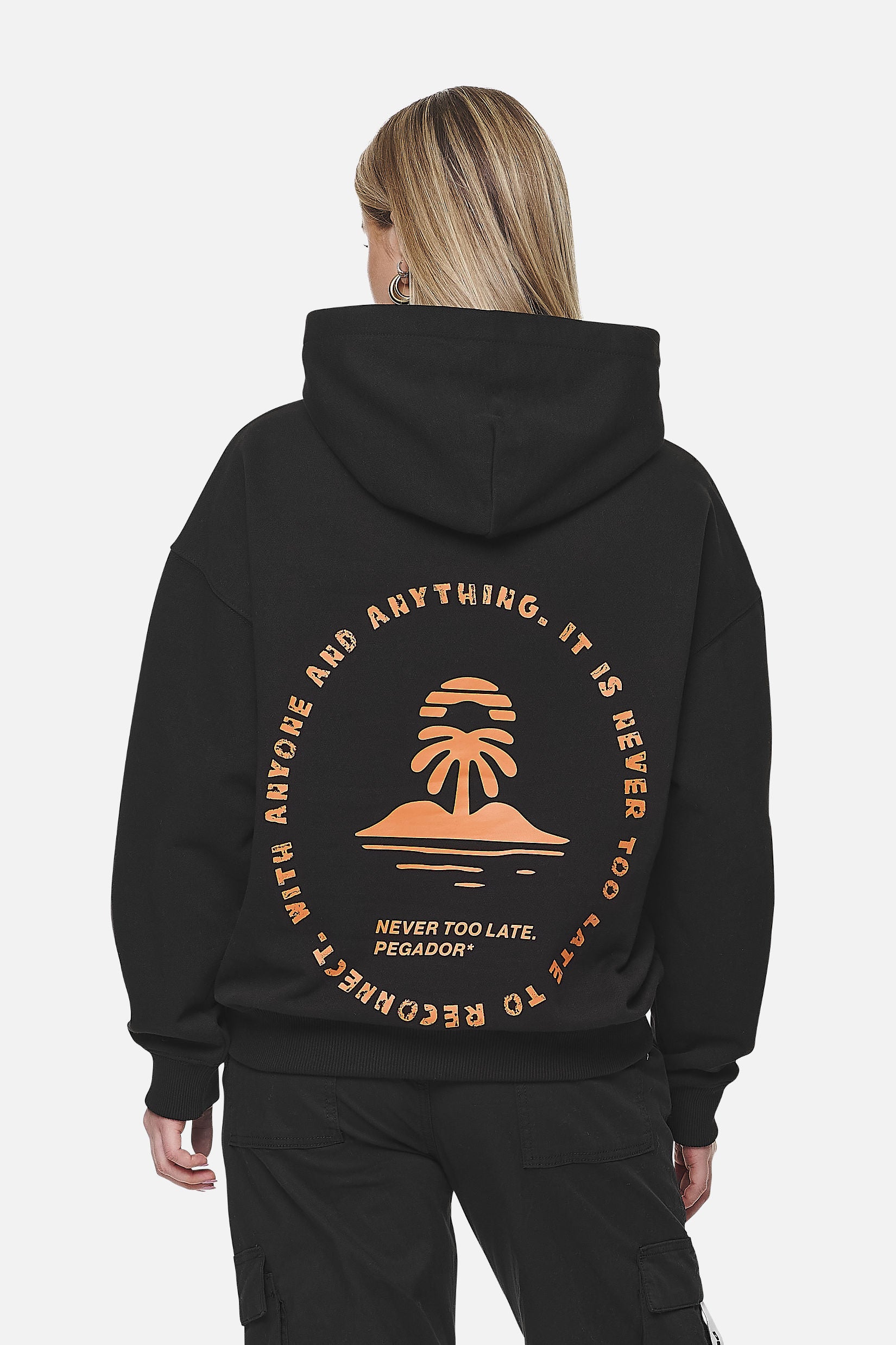 Pegador Palmyra Oversized Hoodie Black Hauptansicht aus der Never Too Late Kollektion für DaHerren