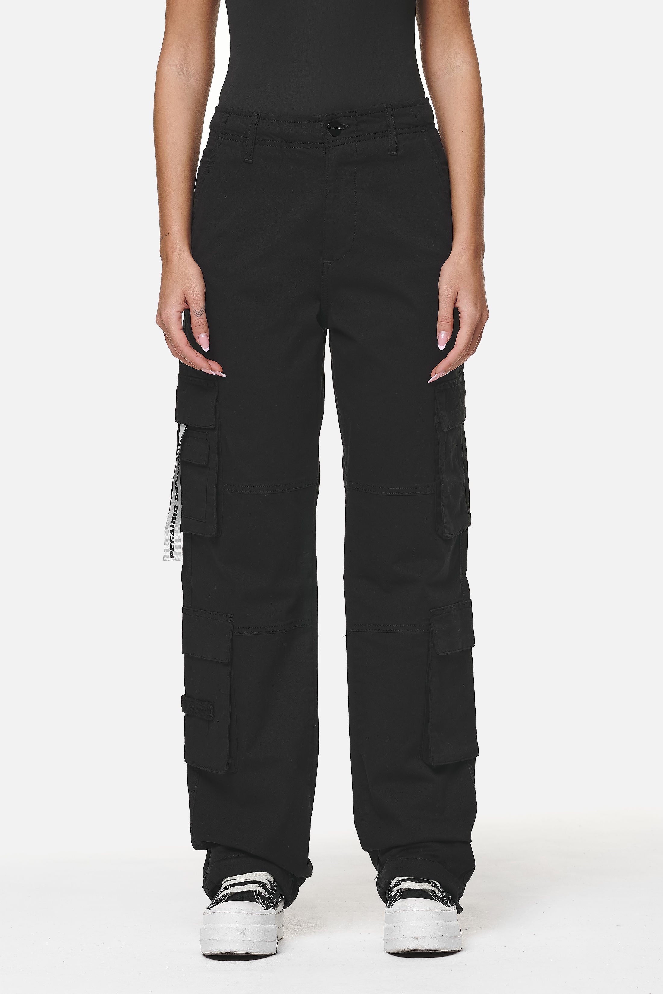 Pegador Tanami Wide Cargo Pants Black Seitenansicht aus der Never Too Late Kollektion für DaHerren