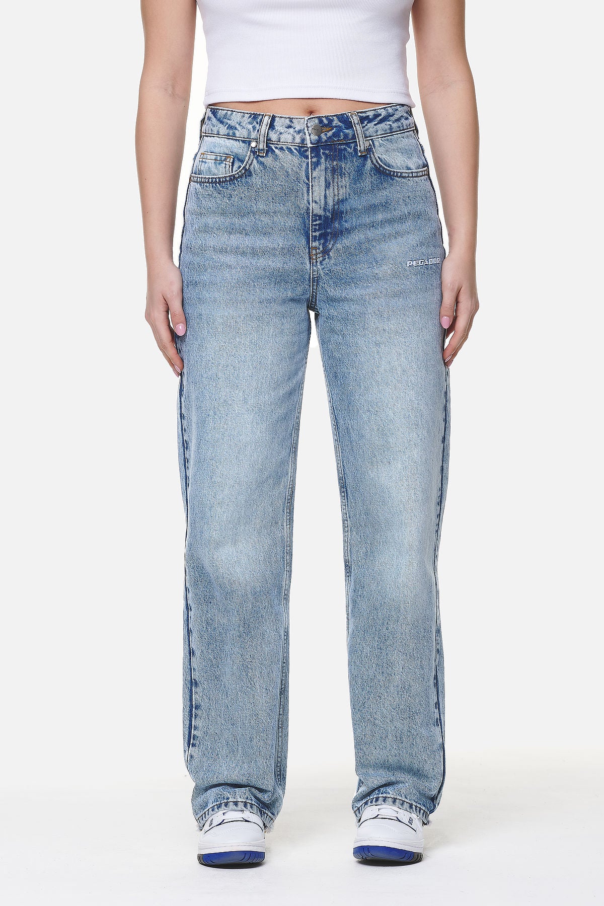 Pegador Allora Wide Jeans Bright Denim Blue Seitenansicht aus der Never Too Late Kollektion für DaHerren