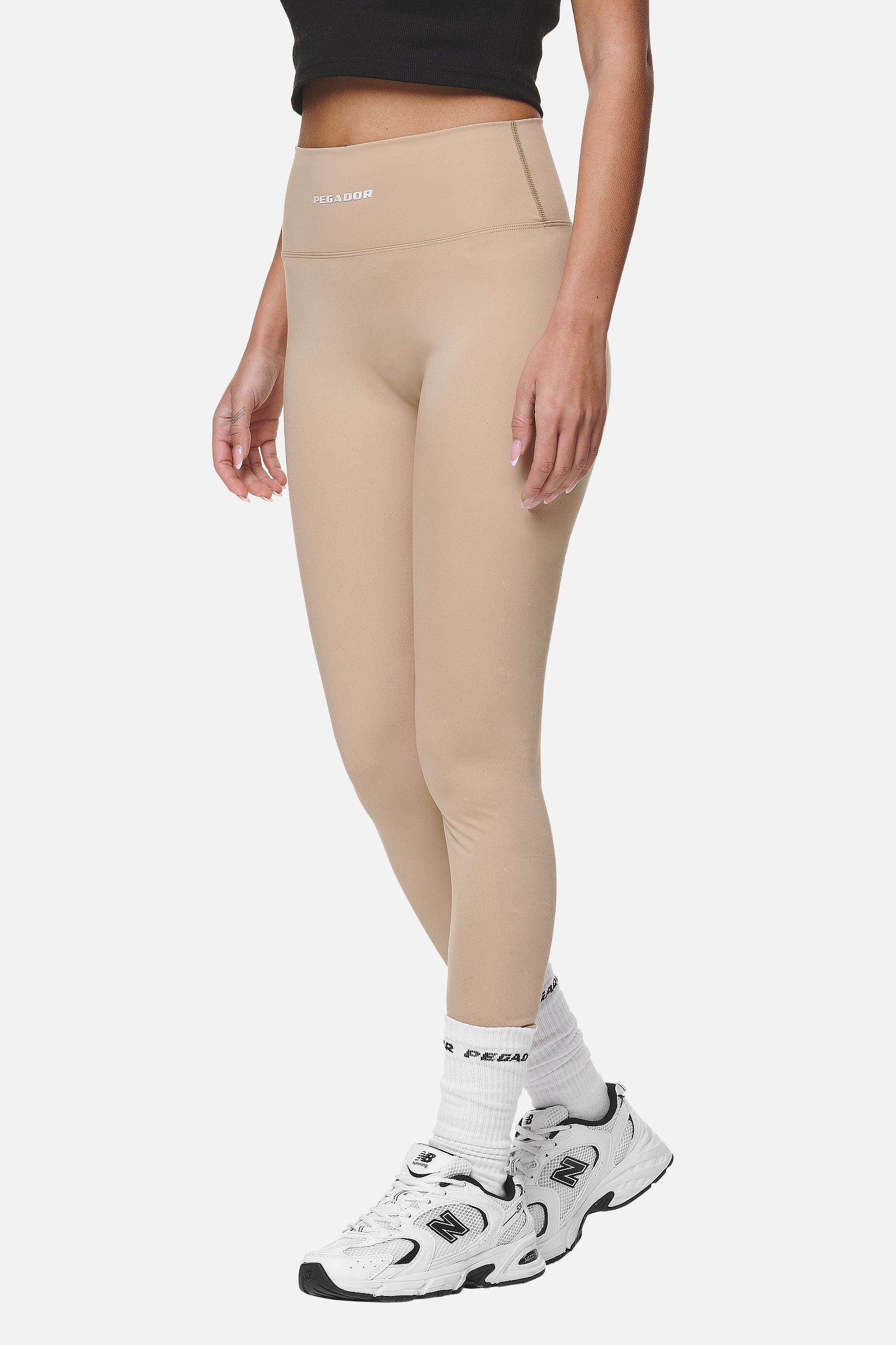 Pegador Kilgra Leggings Safari Sand Seitenansicht aus der Never Too Late Kollektion für DaHerren