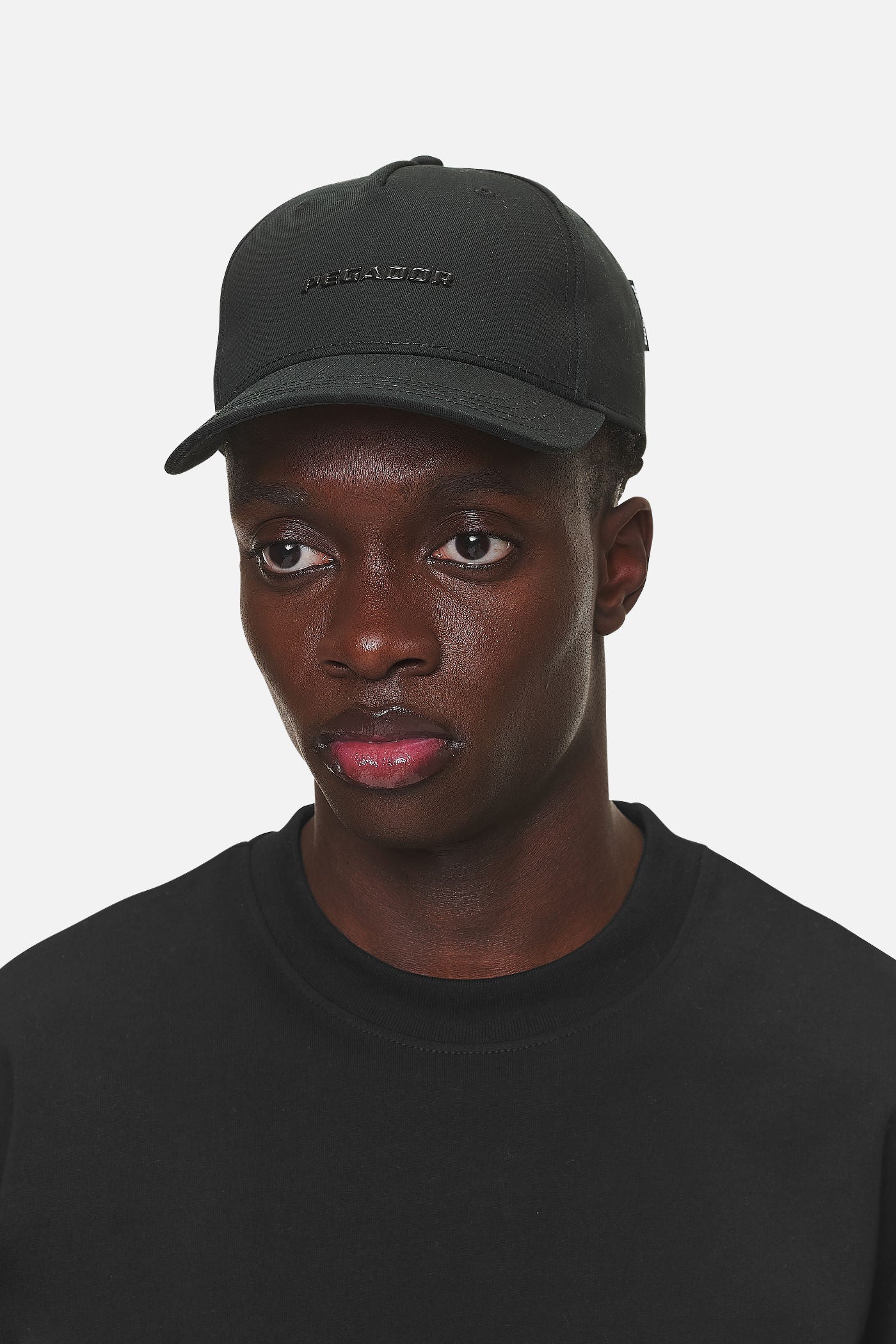 Pegador Logo Cap Black Detailshot aus der Never Too Late Kollektion für Herren