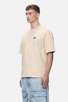 Pegador Narson Oversized Tee Washed Desert Sand Gegenansicht aus der Never Too Late Kollektion für Herren