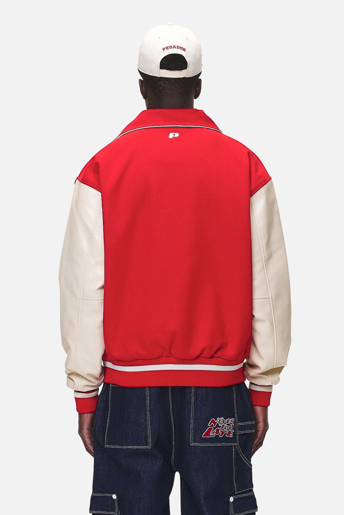 Pegador Oris Varsity Jacket Red Cream Detailshot aus der Never Too Late Kollektion für Herren