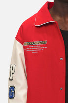 Pegador Oris Varsity Jacket Red Cream Detailshot aus der Never Too Late Kollektion für Herren