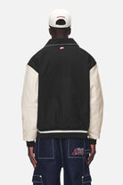 Pegador Oris Varsity Jacket Black Cream Detailshot aus der Never Too Late Kollektion für Herren