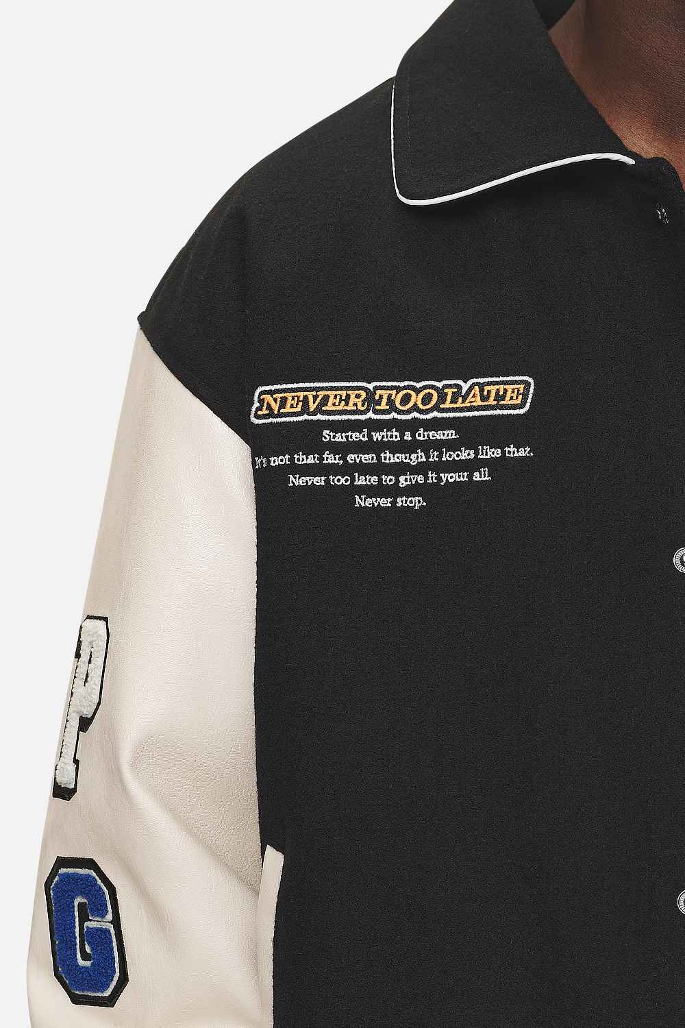 Pegador Oris Varsity Jacket Black Cream Detailshot aus der Never Too Late Kollektion für Herren