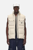 Pegador Tarbal Cargo Puffer Vest Desert Sand Hauptansicht aus der Never Too Late Kollektion für Herren