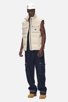 Pegador Tarbal Cargo Puffer Vest Desert Sand Ganzkörper Bild aus der Never Too Late Kollektion für Herren