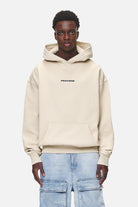 Pegador Colne Logo Oversized Hoodie Washed Desert Sand Seitenansicht aus der Never Too Late Kollektion für Herren