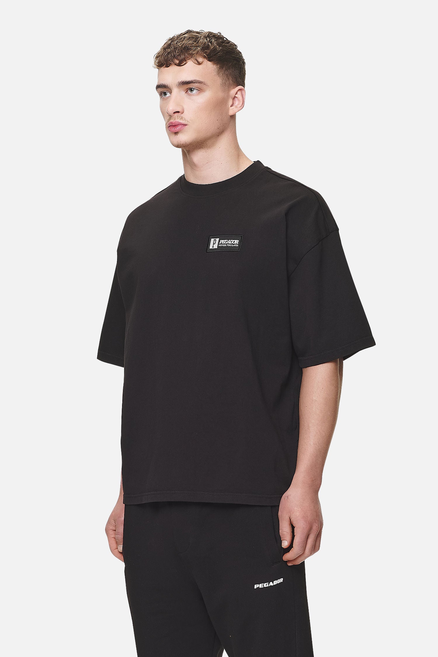 Pegador Antigua Oversized Tee Washed Black Detailshot aus der Never Too Late Kollektion für Herren