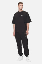 Pegador Antigua Oversized Tee Washed Black Ganzkörper Bild aus der Never Too Late Kollektion für Herren