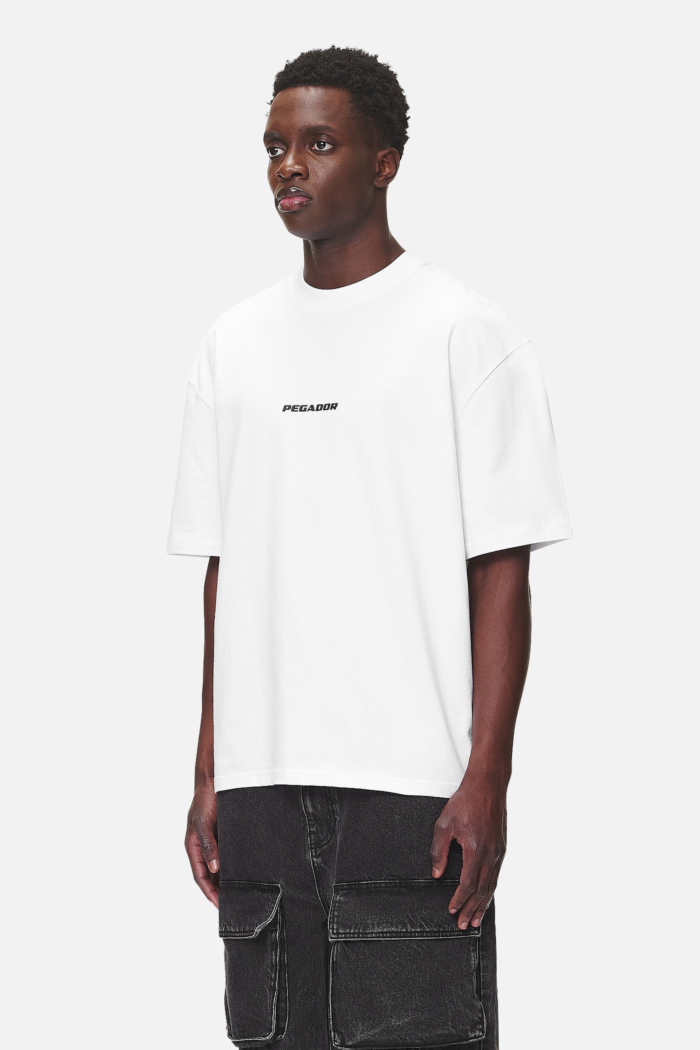 Pegador Colne Logo Oversized Tee White Gegenansicht aus der Never Too Late Kollektion für Herren