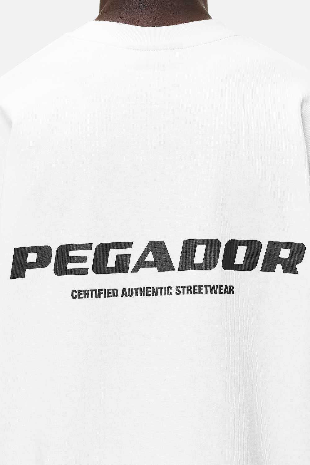 Pegador Colne Logo Oversized Tee White Detailshot aus der Never Too Late Kollektion für Herren