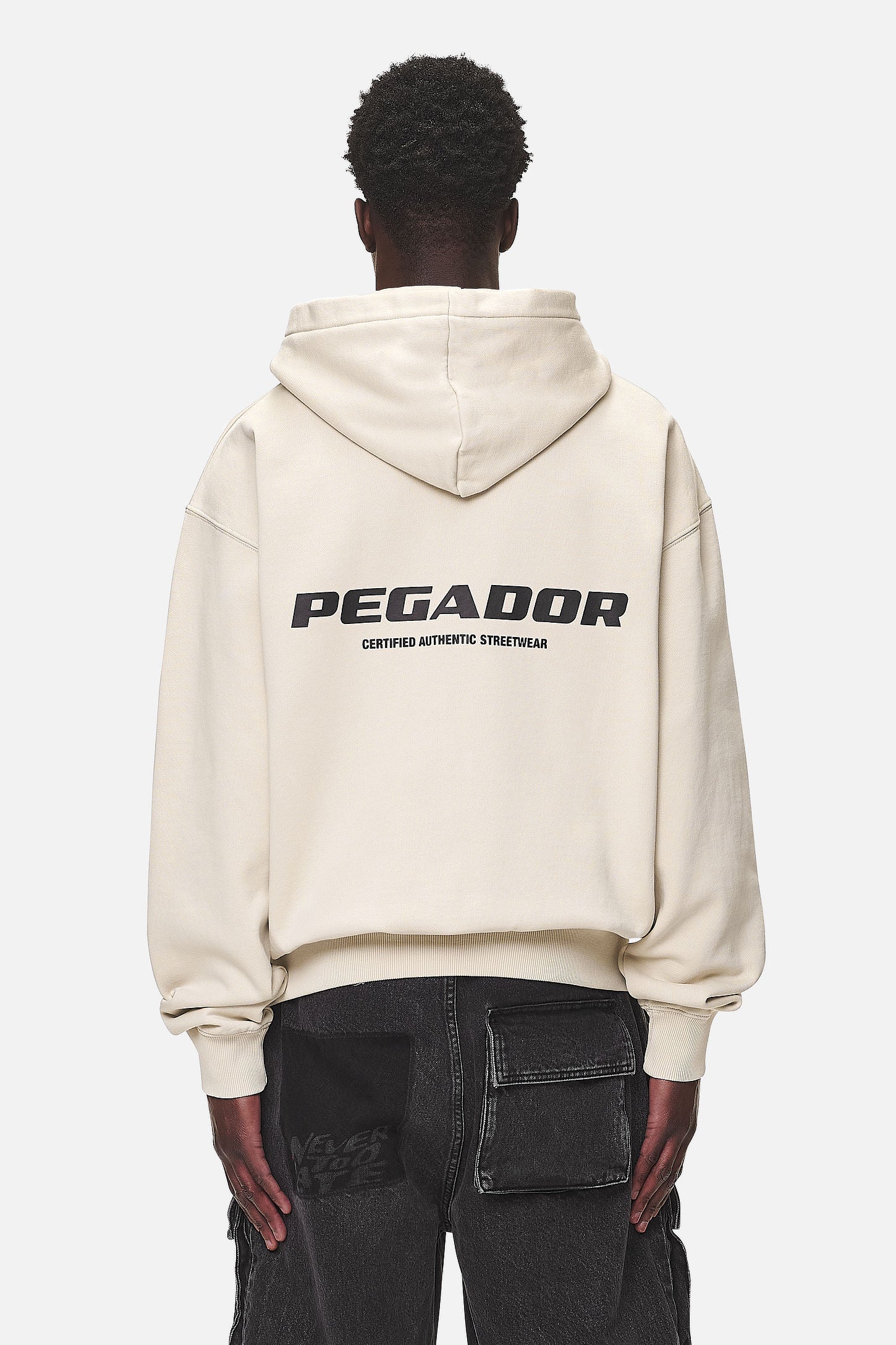 Pegador Colne Logo Oversized Sweat Jacket Washed Desert Sand Hauptansicht aus der Never Too Late Kollektion für Herren