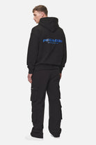 Pegador Colne Logo Oversized Hoodie Washed Black Retro Blue Detailshot aus der Never Too Late Kollektion für Herren