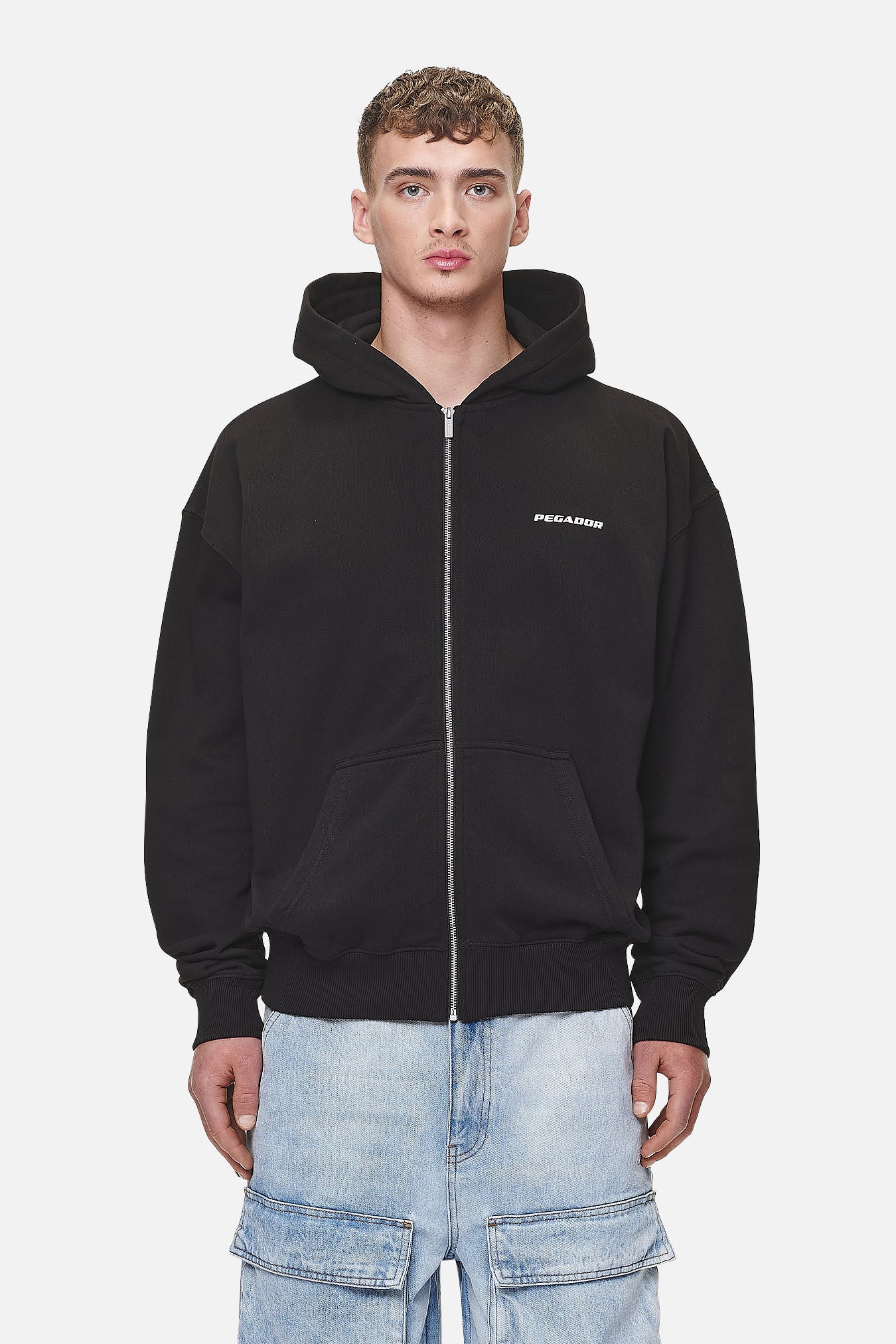 Pegador Colne Logo Oversized Sweat Jacket Washed Black Seitenansicht aus der Never Too Late Kollektion für Herren