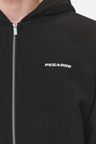 Pegador Colne Logo Oversized Sweat Jacket Washed Black Detailshot aus der Never Too Late Kollektion für Herren