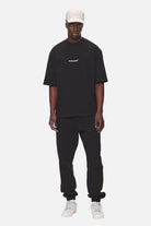 Pegador Colne Logo Oversized Tee Washed Black Ganzkörper Bild aus der Never Too Late Kollektion für Herren