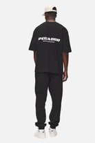 Pegador Colne Logo Oversized Tee Washed Black Detailshot aus der Never Too Late Kollektion für Herren